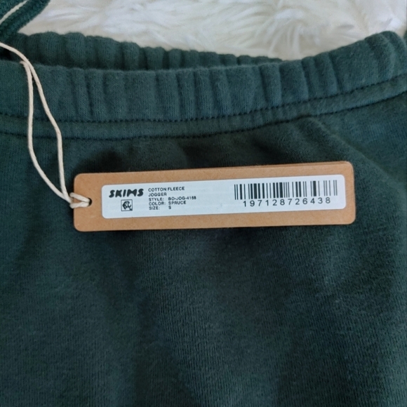 SKIMS Fleece Classic Jogger Pants - Picture 6 of 13